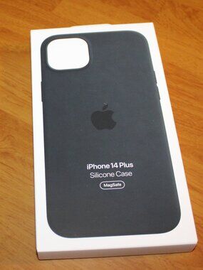 Apple iPhone 14 Plus Black Silicone Case Magsafe NIP New Phone Cover